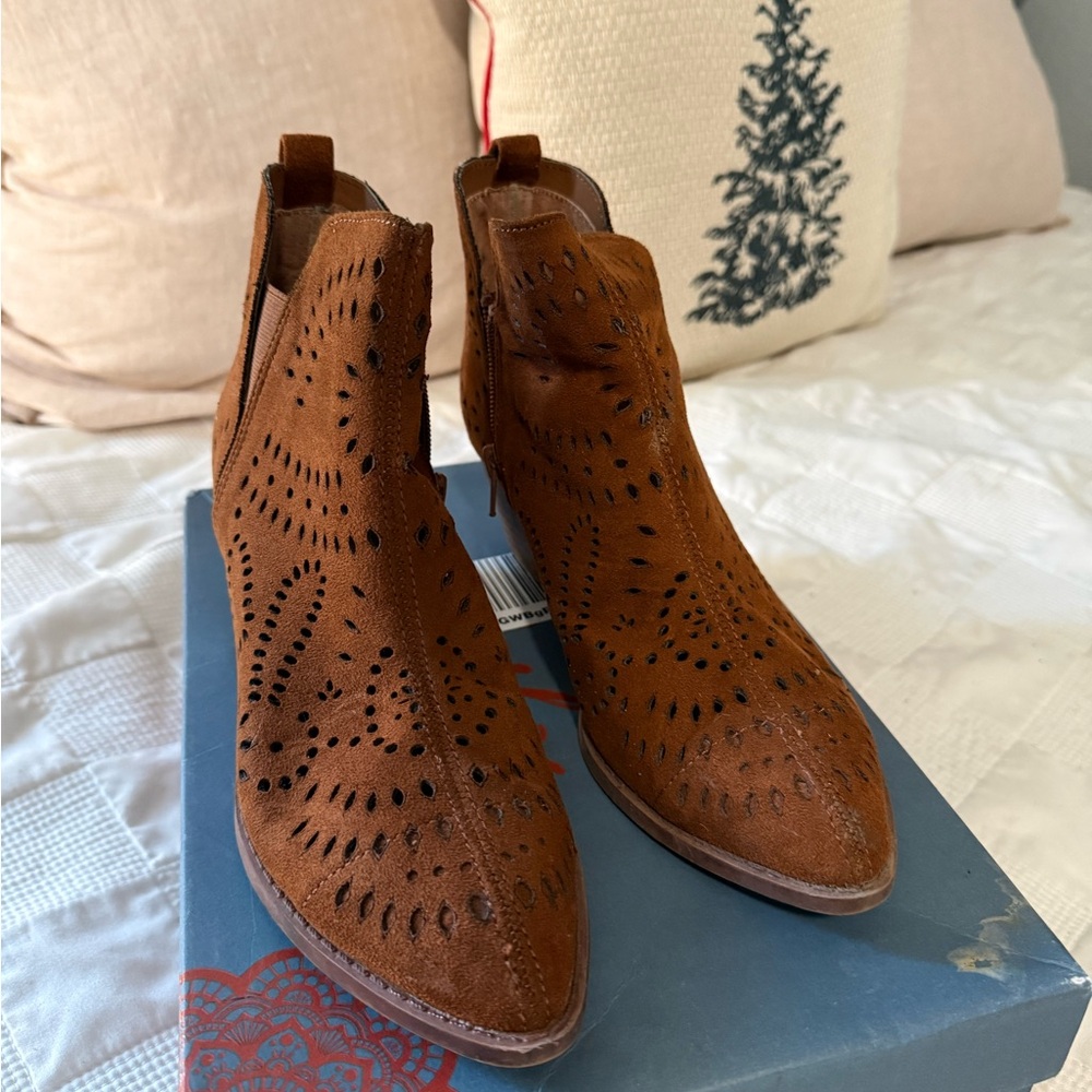 Carlos Santana Brown Ankle Boots
